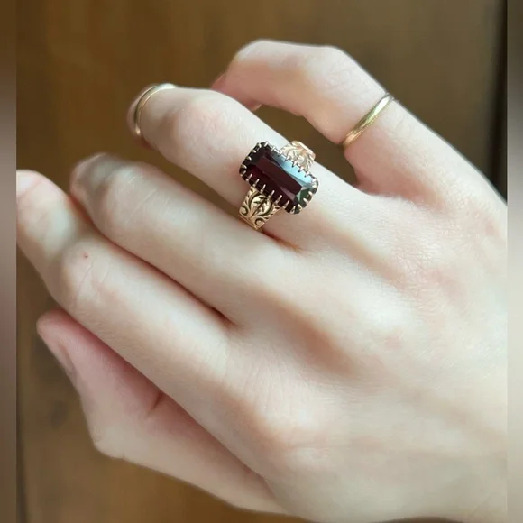 Antique Emerald Cut Garnet Ring, 14K Gold Engraved Claw Setting, Victorian
